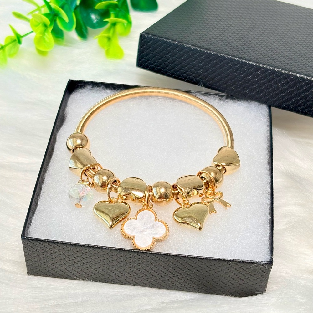 Gold Clover Charm Bracelet with Hearts‎
